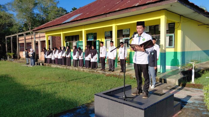 Bangun Karakter Murid, MAN 3 Batang Hari Gaungkan Disiplinan dan Kebersian Dalam Upacara Bangun Karakter Murid, MAN 3 Batang Hari Gaungkan Disiplinan dan Kebersian Dalam Upacara