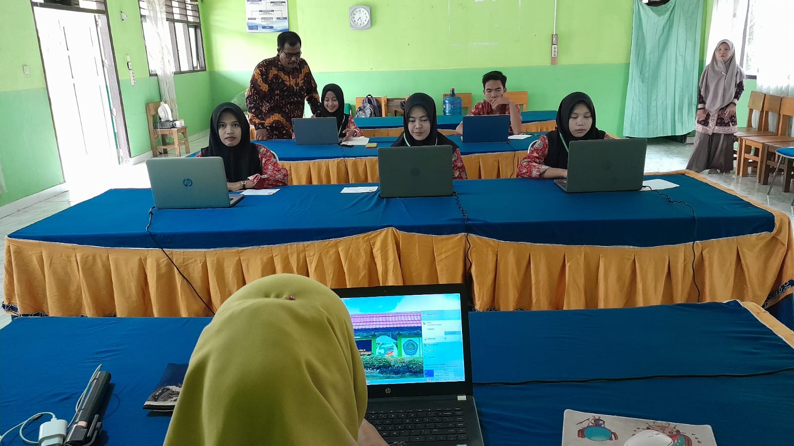 'Laksanakan Ujicoba, Kamad MAN 3 Batang Hari Pantau Pelaksanaan Ujicoba KSM Tingkat Provinsi'