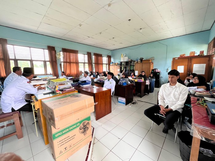 Man 3 Batang Hari Teguhkan Komitmen Wakap Uang Dan Pembentukan Panitia Asesmen Sumatif Lewat Rapat Internal Man 3 Batang Hari Teguhkan Komitmen Wakap Uang Dan Pembentukan Panitia Asesmen Sumatif Lewat Rapat Internal