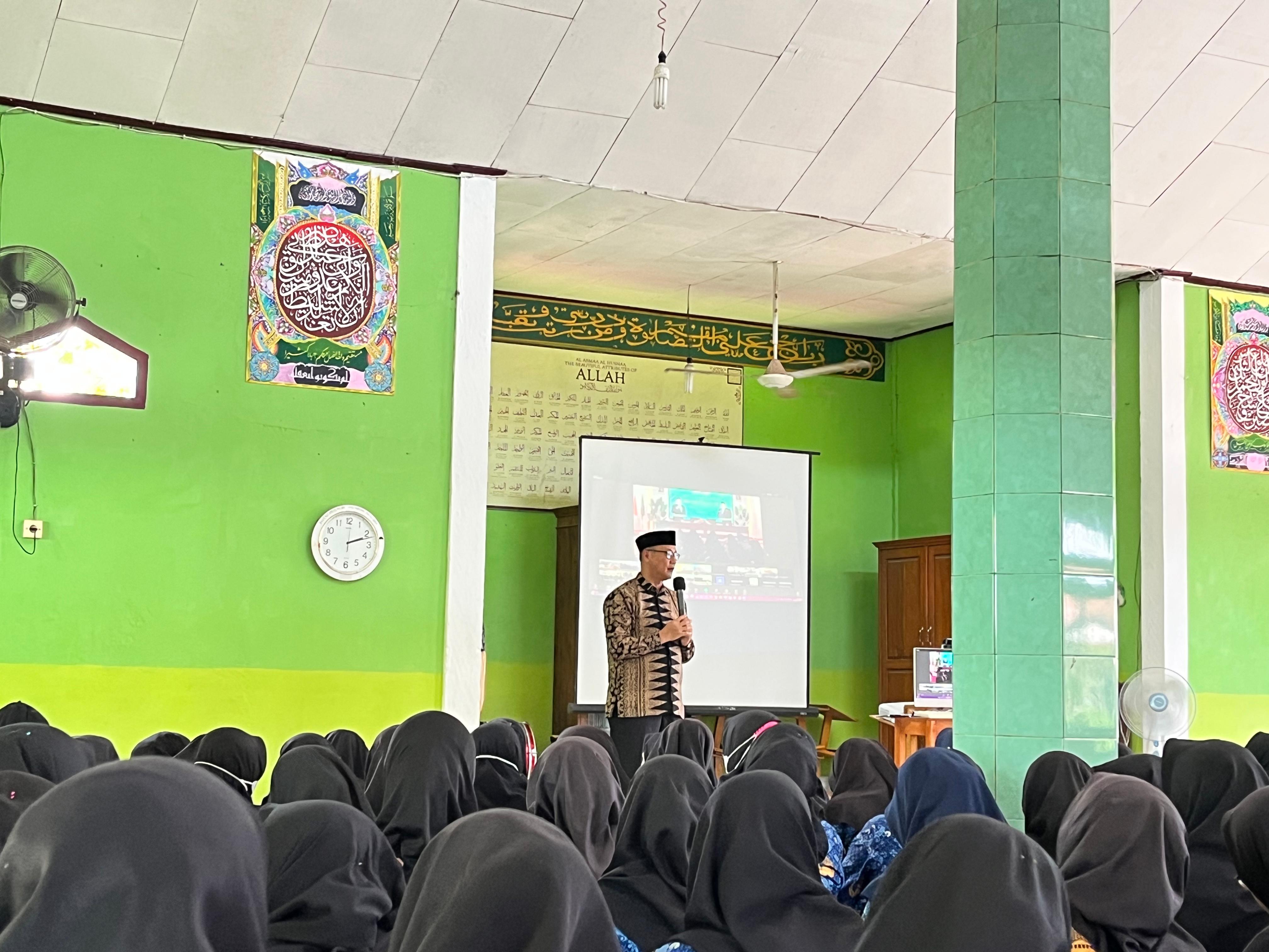 12 ASN MAN 3 Batang Hari Ikuti Pembinaan SDM di MTsN 1 Batang Hari