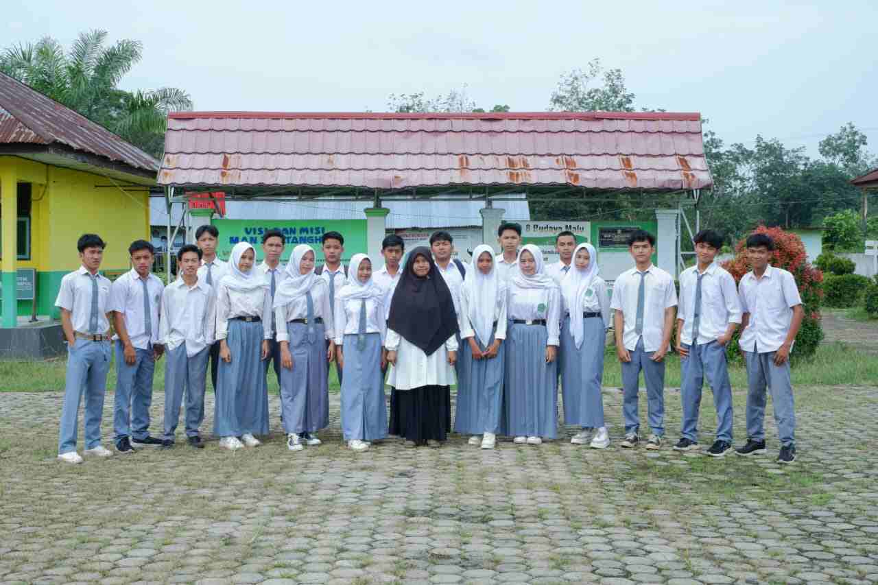 100% Lulusan Kelas XII MAN 3 Batang Hari, Bukti Prestasi Membanggakan