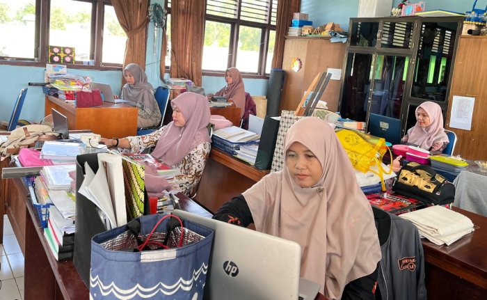 Guru Man 3 Batang Hari Mengisi Survei Lingkungan Belajar Dari Kemendikdasmen