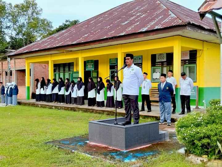 Pembina Upacara Ungkap Rahasia Kesuksesan: Butuh Perjuangan dan Pengorbanan!