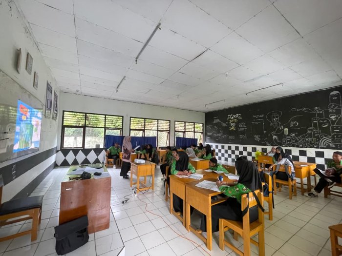 Waka Akademik Supervisi Guru Geografi Bahas Materi Penginderaan Jauh