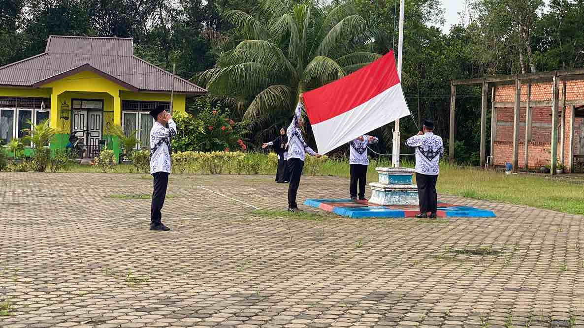 Upacara Peringatan Hari Guru Nasional MAN 3 Batang Hari Tahun 2024 Upacara Peringatan Hari Guru Nasional MAN 3 Batang Hari Tahun 2024