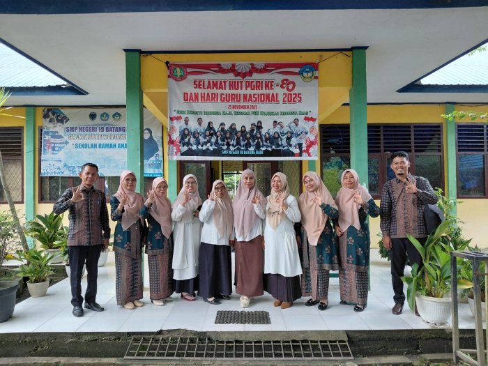 Tim PMB MAN 3 Batang Hari Kenalkan Guru, Kegiatan dan Program Unggulan di SMPN 19 Tim PMB MAN 3 Batang Hari Kenalkan Guru, Kegiatan dan Program Unggulan di SMPN 19