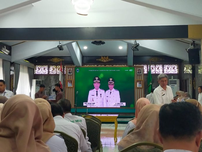 Kepala MAN 3 Batang Hari Ikuti Gerakan Literasi dan Pengukuhan Bunda Literasi Kepala MAN 3 Batang Hari Ikuti Gerakan Literasi dan Pengukuhan Bunda Literasi