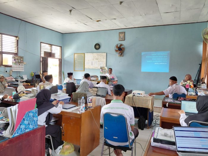 Transparansi Dana BOS 2026, MAN 3 Batang Hari Libatkan Seluru Guru dan Pegawai Transparansi Dana BOS 2026, MAN 3 Batang Hari Libatkan Seluru Guru dan Pegawai