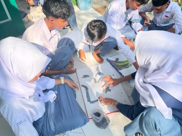 Peta dari Bubur Kertas, Metode Inovatif Belajar Persebaran Flora dan Fauna di Indonesia Peta dari Bubur Kertas, Metode Inovatif Belajar Persebaran Flora dan Fauna di Indonesia