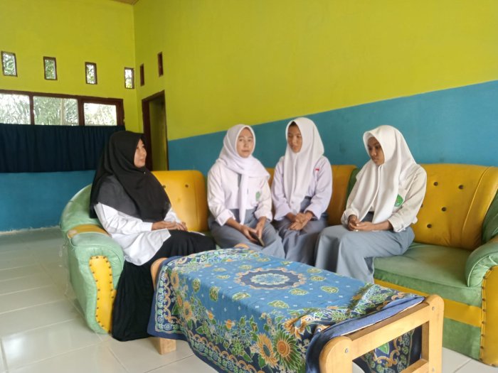 Dekatkan Diri dengan Siswa, Guru BK Gelar Sesi Bimbingan Kelompok