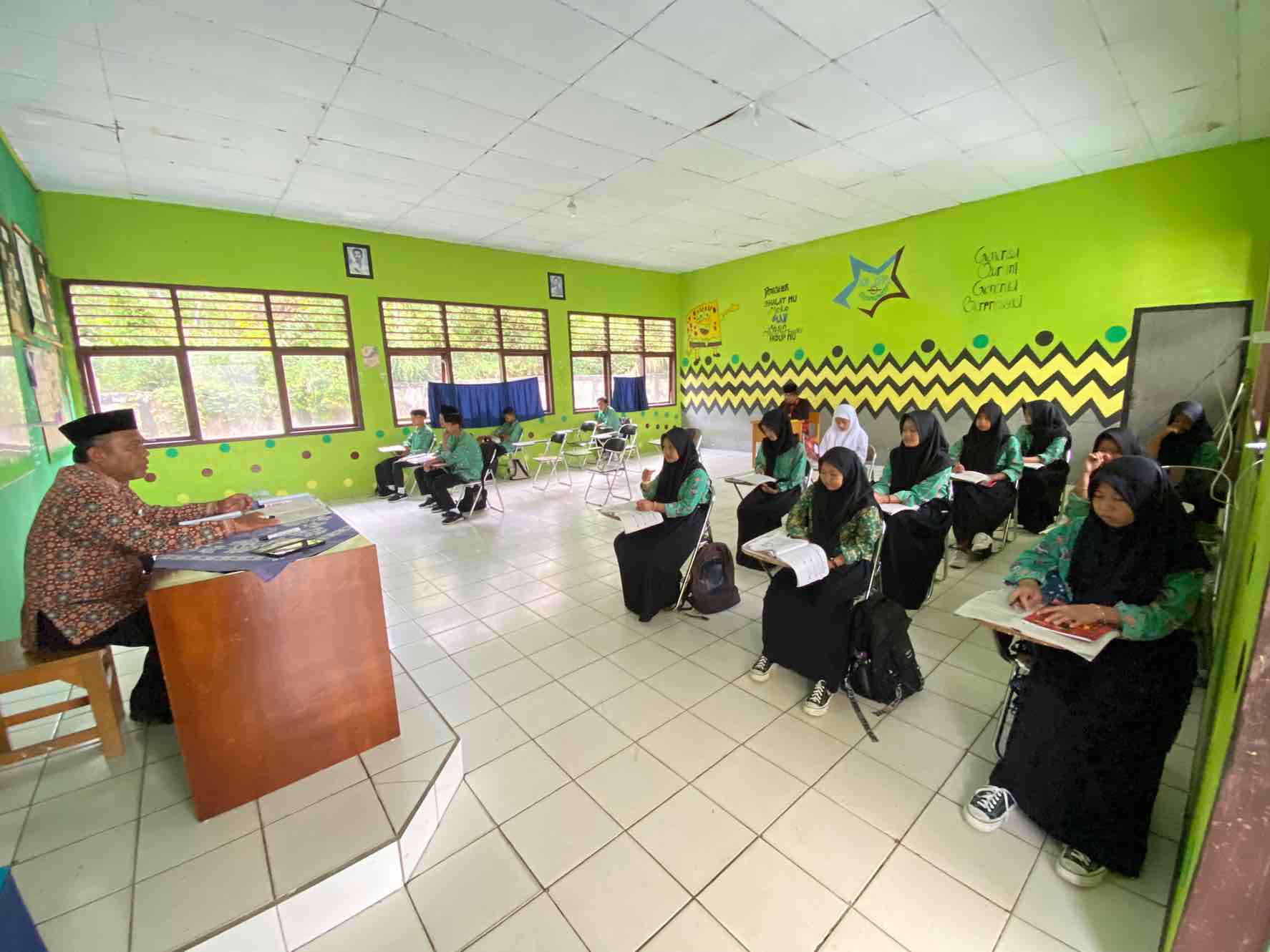 Supervisi Guru Akidah Akhlak, Fokus Materi Akhlak pada Orang Tua