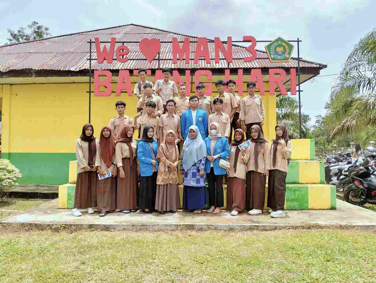 Antusias Peserta Didik MAN 3 Batang Hari Ikut Sosialiasi PMB UIN-STS Jambi Antusias Peserta Didik MAN 3 Batang Hari Ikut Sosialiasi PMB UIN-STS Jambi