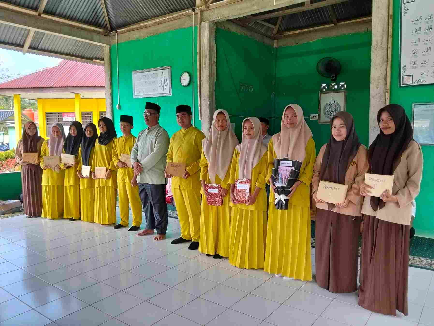 Tutup Semester Ganjil, MAN 3 Batang Hari Serahkan LHBPD Berbasis RDM