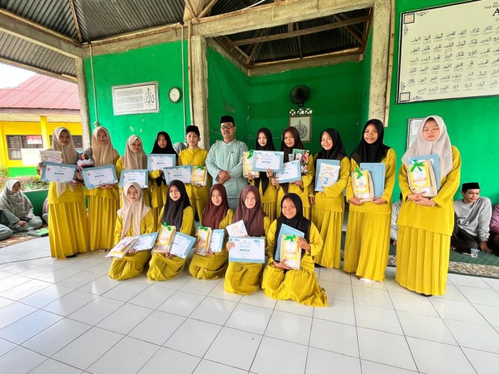 Apresiasi Prestasi Murid, MAN 3 Batang Hari Beri Hadiah Penghargaan.