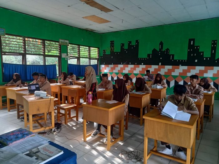 Kepala MAN 3 Batang Hari Lakukan Supervisi Guru Sejarah Bahas Kebangkitan Bangsa Timur